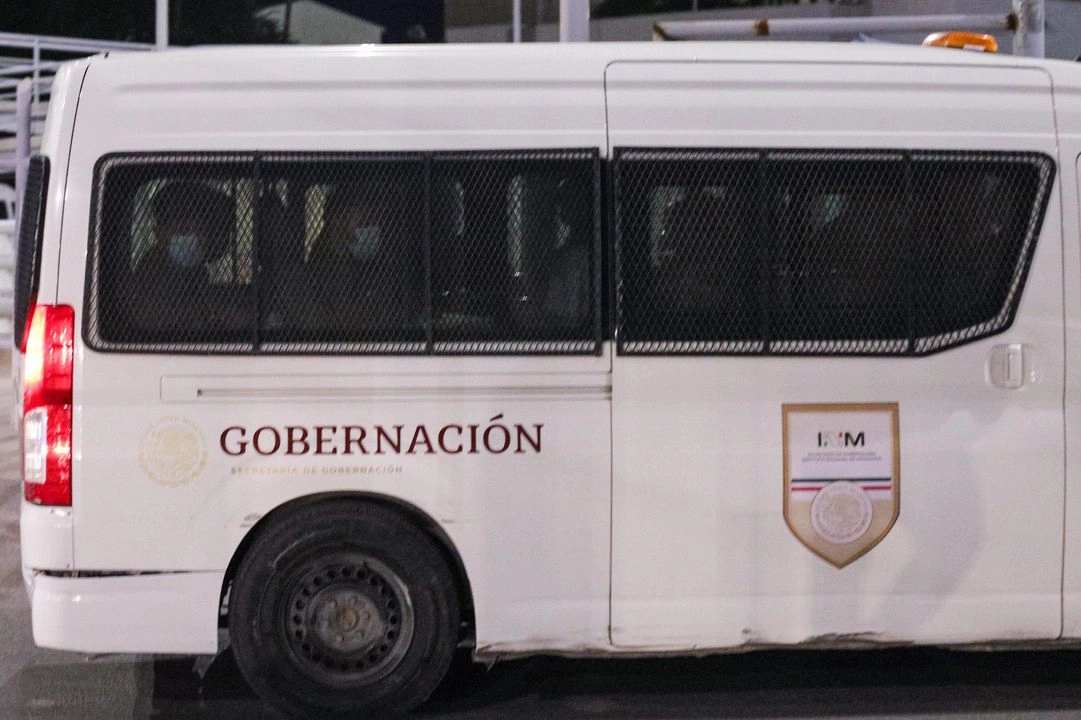 Vehículo del INM en imagen de archivo. Foto 
