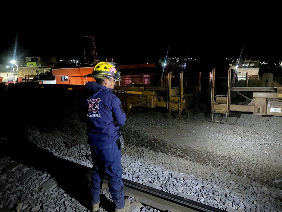 Personal de Protección Civil municipal acudió a atender el siniestro, y reportó que fueron solo 10 vagones del tren los que se descarrilaron, aunque no se reportaron heridos, ni víctimas mortales. Únicamente daños materiales.
