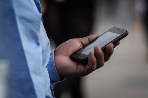 En México, tres de cada 10 adultos mayores son víctimas de los fraudes que se realizan por teléfono en los que supuestamente se comunican de una institución bancaria, informó Condusef. Foto Notimex / Archivo