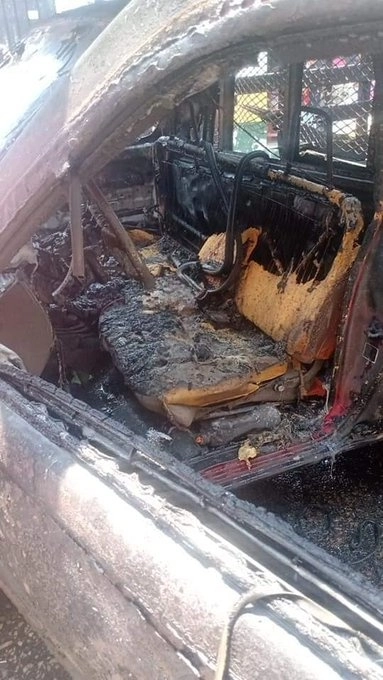 Imagen de un vehículo que también resultó afectado por la explosión. Foto @eolopacheco