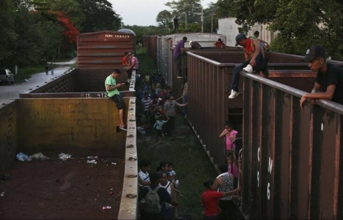 Los tres migrantes hondureños fueron rescatados por agentes de la Fiscalía de SLP luego de una denuncia al 911. Foto Ap / Archivo  