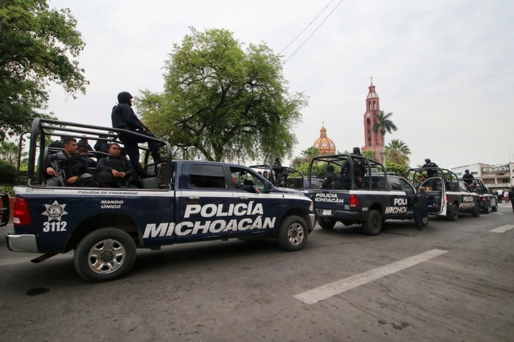 Uno de los uniformados fue asesinado en la colonia Vista Hermosa; otro elementos fue hallado cerca de la comunidad del Recreo, en Apatzingán. Foto Cuartoscuro / Archivo 