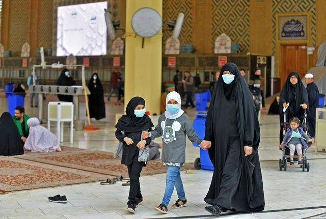 El ministerio de Salud confirmó este martes 34 nuevos casos y tres muertes por coronavirus en Irán. Foto Afp 