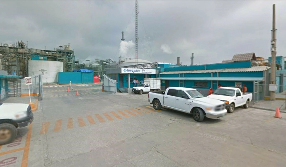 Los tres obreros murieron mientras trabajaban en la planta Innophos, en la zona industrial de Coatzacoalcos, Veracruz. Imagen tomada de Google Street View