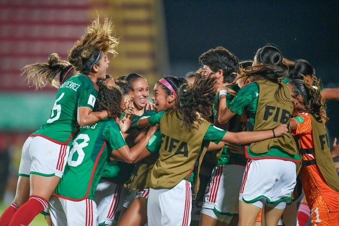 Jugadoras del Tri Femenil Sub 20 festejan al término del encuentro. Foto tomada de la cuenta de Twitter @gtz_jana