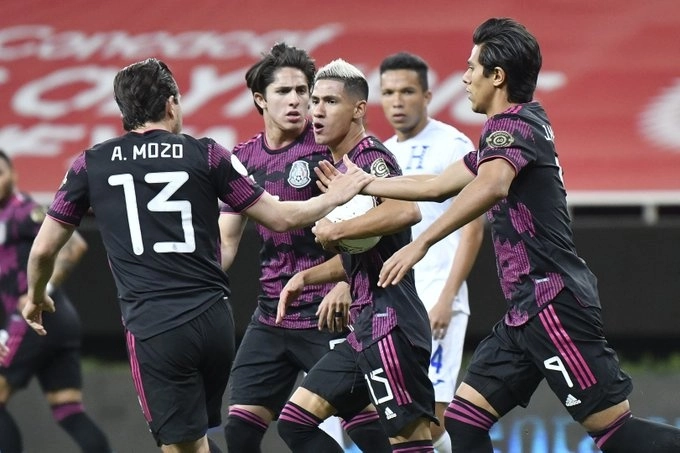 Jugadores de la Selección Mexicana sub 23 festejan una anotación durante el encuentro. Foto tomada de la cuenta de Twitter @miseleccionmx