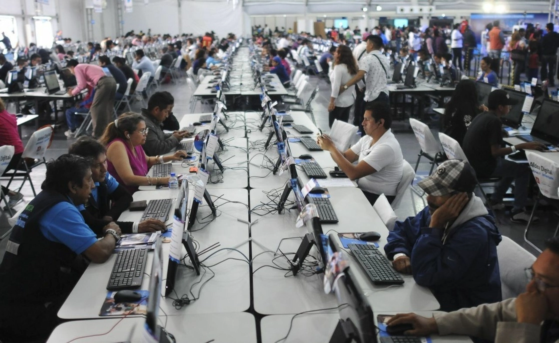 La práctica conocida como “neutralidad en internet” evita que una empresa otorgue más ancho de banda para un determinado servicio. Foto Cuartoscuro / Archivo
