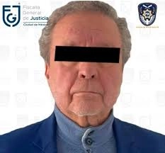 El exdirector jurídico de la cooperativa Cruz Azul, Víctor Manuel Garcés Rojo tras su detención. Foto FGR