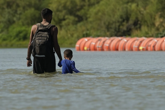 Un tribuna del Nueva Orleans rechazó la solicitud del gobierno de Texas para mantener la barra de boyas en el río Bravo. Foto Ap