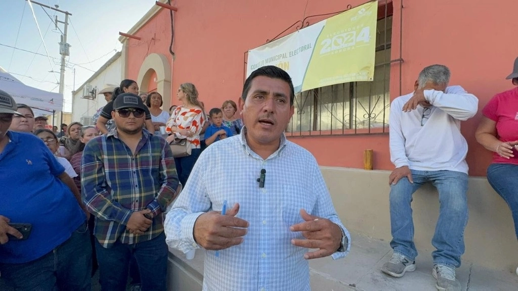 Heriberto Grijalva obtuvo muchos más votos que el Presidente Municipal que buscaba la reelección, pero más de 55 votos fueron anulados por faltas de ortografía o errores. Foto Cristina Gómez Lima