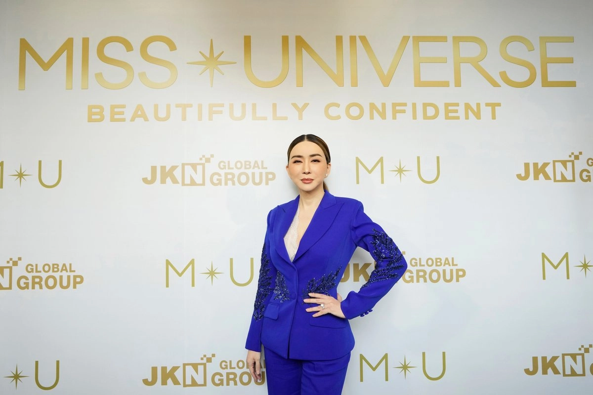 Jakkaphong Jakrajutatip, copropietaria de Miss Universo, no se presentó a un tribunal de Bangkok, Tailandia, por un caso de fraude cometido en 2023 por ella y su empresa, JKN Global Group Public Co. Ltd. Foto 