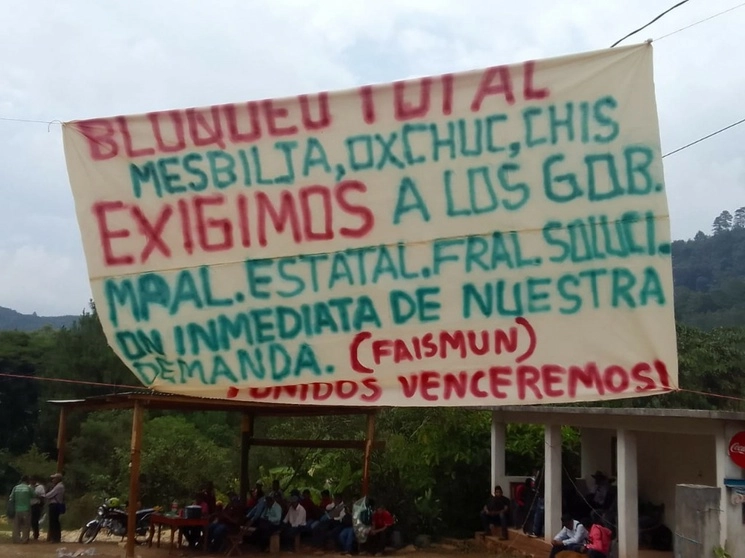 Habitantes de Oxchuc, Chiapas, exigen la conformación del Órgano Electoral Comunitario. Foto ‘La Jornada’