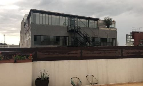 Propietarios del edificio de la calle Toledo 39, violaron el uso de suelo al convertirlo en un bar rooft. Foto La Jornada