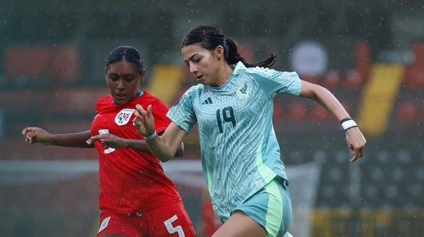 Alice Soto, integrante de Monterrey aumentó la cuenta al inicio del complemento con un penal (47), mientras que Montse Saldívar, elemento del América, sentenció la victoria al 86. Foto 

