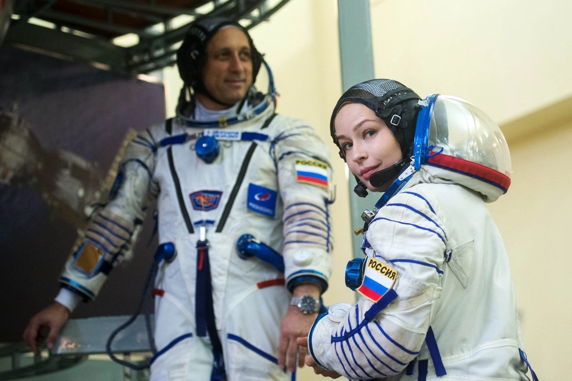 La actriz Yulia Peresild, miembro de la expedición 66 de la Estación Espacial Internacional, en el complejo de entrenamiento de exámenes en el Centro de Entrenamiento de Cosmonautas Gagarin en Star City en las afueras de Moscú, el 9 de septiembre de 2021. Foto Afp