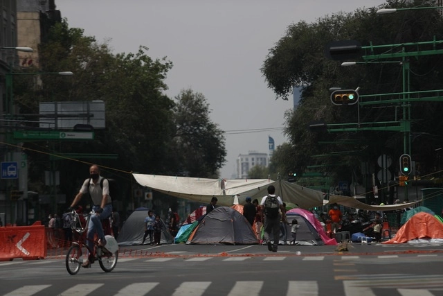 Bloqueo de la comunidad Triqui en Eje Central. Foto Yazmín Ortega
