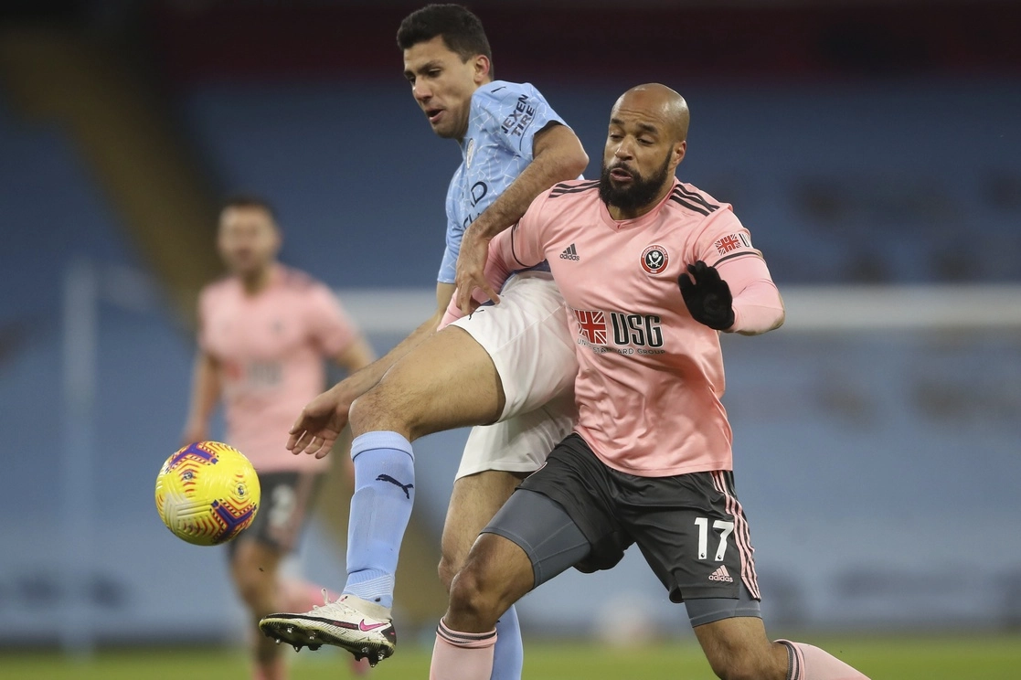 Futbolistas en el partido de la Premier League inglesa entre el Manchester City y el Sheffield United en el estadio City of Manchester en Manchester, Inglaterra. Foto Ap