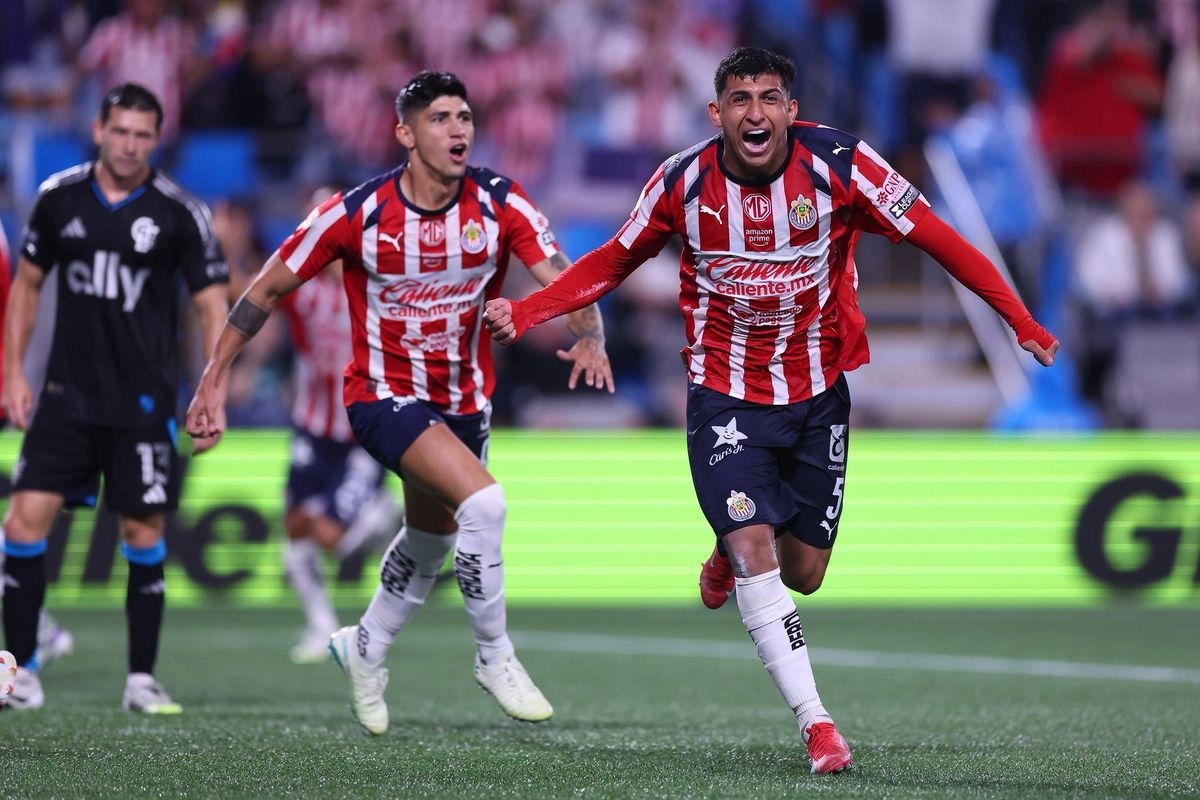 Las chivas de Guadalajara aprovecharon el descuido defensivo de su rival para sacar ventaja en el marcador global. Foto 
