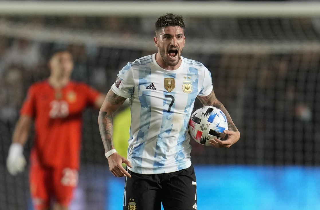 Rodrigo De Paul fue uno de los jugadores más destacados de argentina, en un juego muy ríspido. Foto Ap