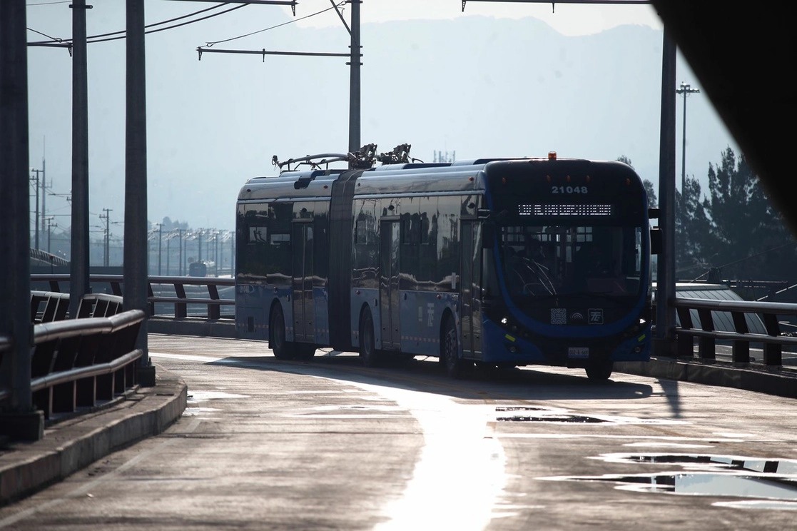 El trayecto del Trolebús Elevado de Iztapalapa considera ocho estaciones, incluyendo las terminales, y va de Acalhuatepec a Constitución de 1917. Foto Cristina Rodríguez