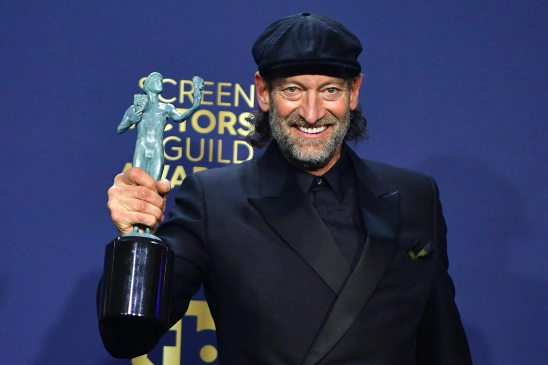 El actor sordo Troy Kotsur ganó el Premio del Sindicato de Actores de la Pantalla a mejor actor de reparto por su trabajo en el drama familiar ‘CODA’. Foto Afp