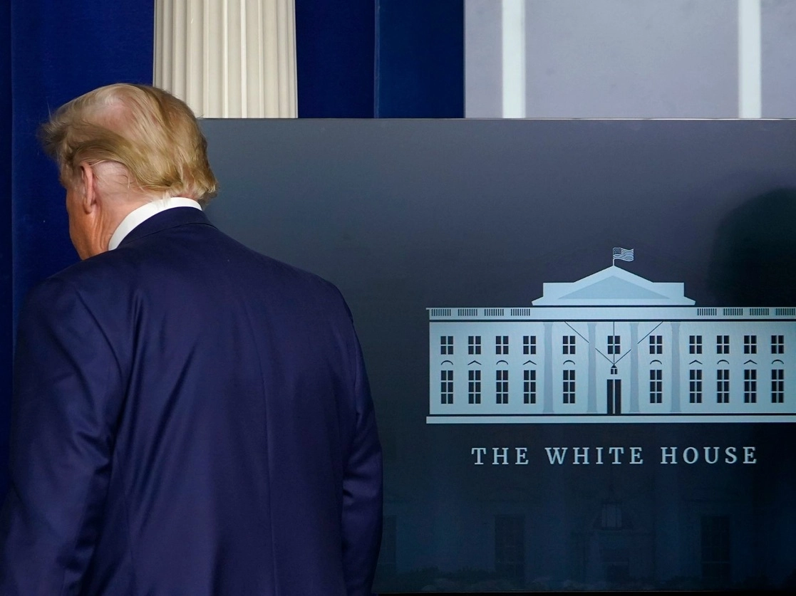 Mientras Pensilvania, Nevada y Minnesota se sumaron a la lista de estados que certificaron el triunfo del demócrata, el magnate insistió en que hubo gran fraude y su cuerpo de abogados mantiene acusaciones, sin evidencias, de votos fantasmas. Foto Ap