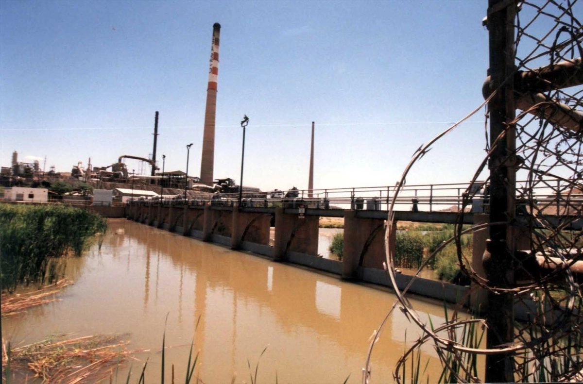 El presidente de Estados Unidos, Donald Trump, emplazó ayer al gobierno mexicano a entregar antes de que acabe el año más de 200 millones de metros cúbicos de agua. En la imagen, aspecto de las compuertas del río Bravo que distribuyen líquido para uso agrícola en Texas y Chihuahua.