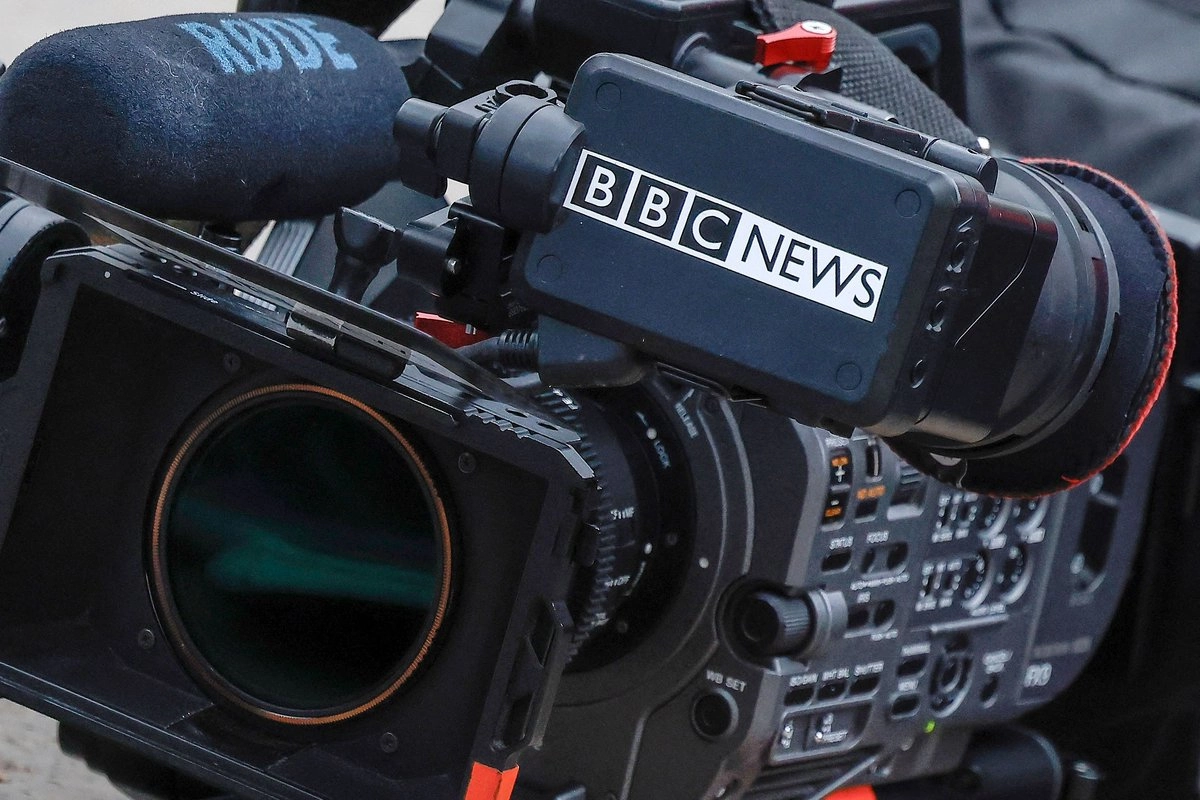 Directivos de la BBC renunciaron ayer por las presiones en torno a la edición del discurso de Donald Trump. 