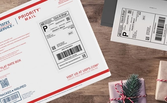 Un portavoz de USPS dijo que en los últimos tres años, la empresa ha reducido sus operaciones en 45 millones de horas de trabajo, y ha recortado el gasto en transporte en 2 mil millones de dólares. Foto es.usps.com/
