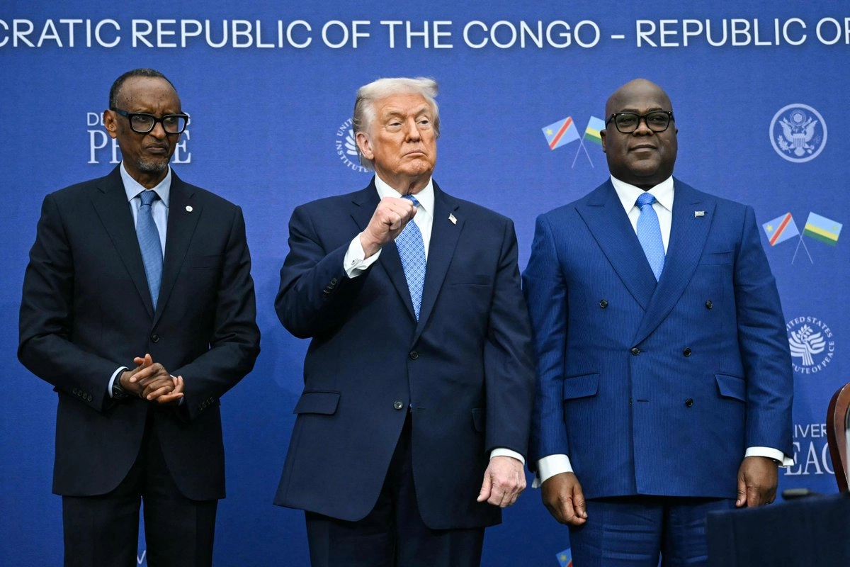 El presidente de Estados Unidos, Donald Trump, presidió la ceremonia de firma del acuerdo de paz con el mandatario de Ruanda, Paul Kagame (izquierda), y el presidente de la República Democrática del Congo, Felix Tshisekedi, en el Instituto de Paz de Estados Unidos en Washington, D.C., el 4 de diciembre de 2025. Foto  