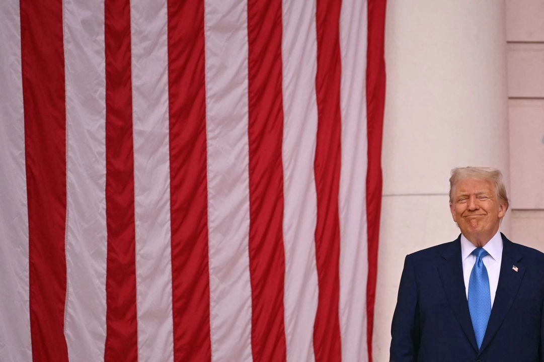 Trump hizo los comentarios después de haber dado marcha atrás durante el fin de semana y retirar su amenaza del viernes de imponer aranceles del 50 por ciento a las importaciones de la UE.