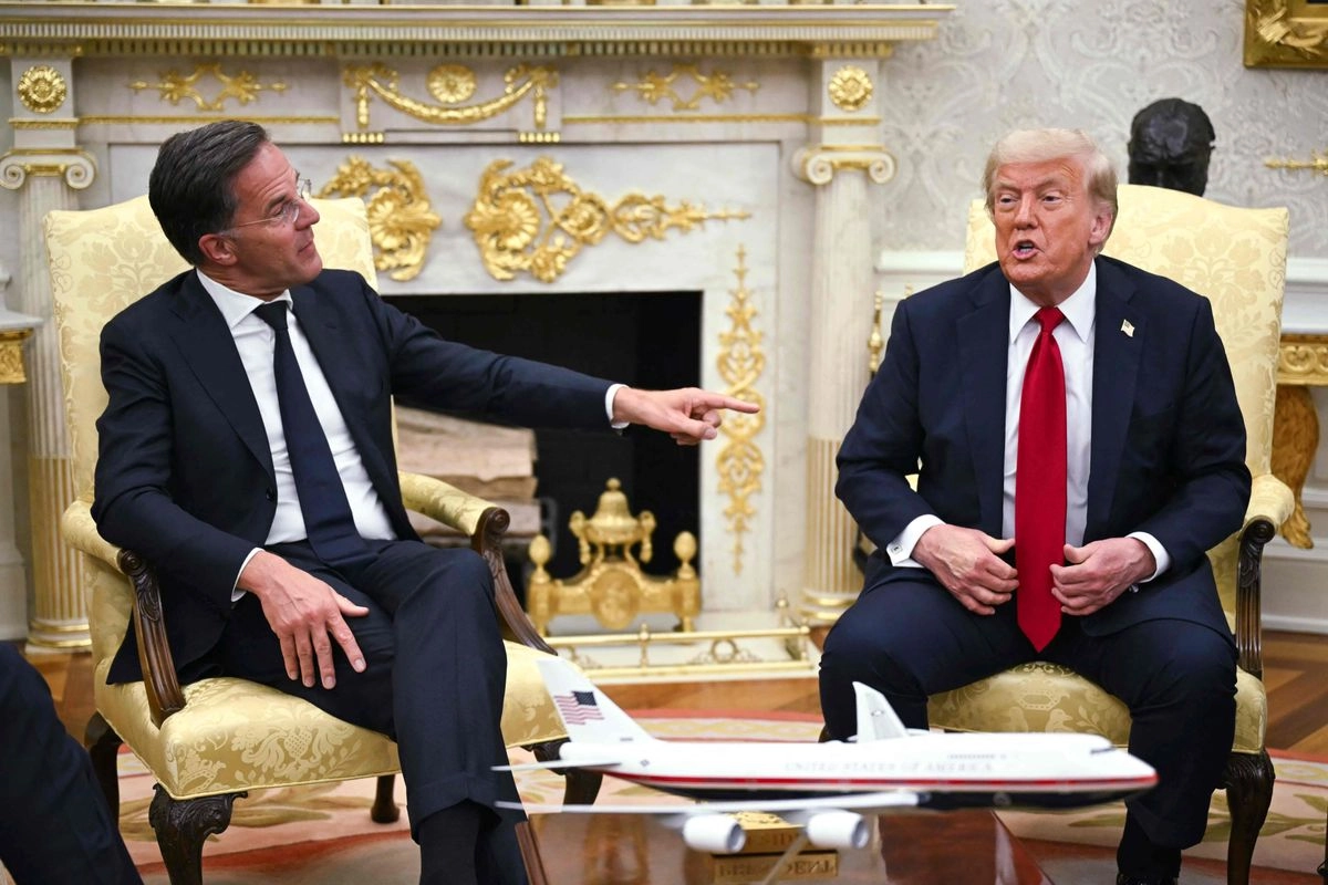  El secretario general de la OTAN, Mark Rutte, se reunió ayer con el presidente de Estados Unidos, Donald Trump, en la Oficina Oval de la Casa Blanca, donde el mandatario amenazó con imponer sanciones comerciales muy severas a Rusia y sus socios.