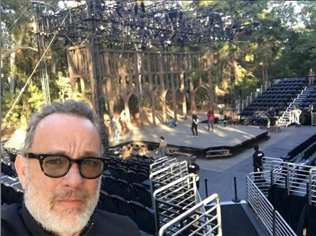 "Nuestra gran West Point (¡cada vez mejor!) ha cancelado inteligentemente la ceremonia de premiación para el actor Tom Hanks", publicó Trump en Truth Social. Foto 
