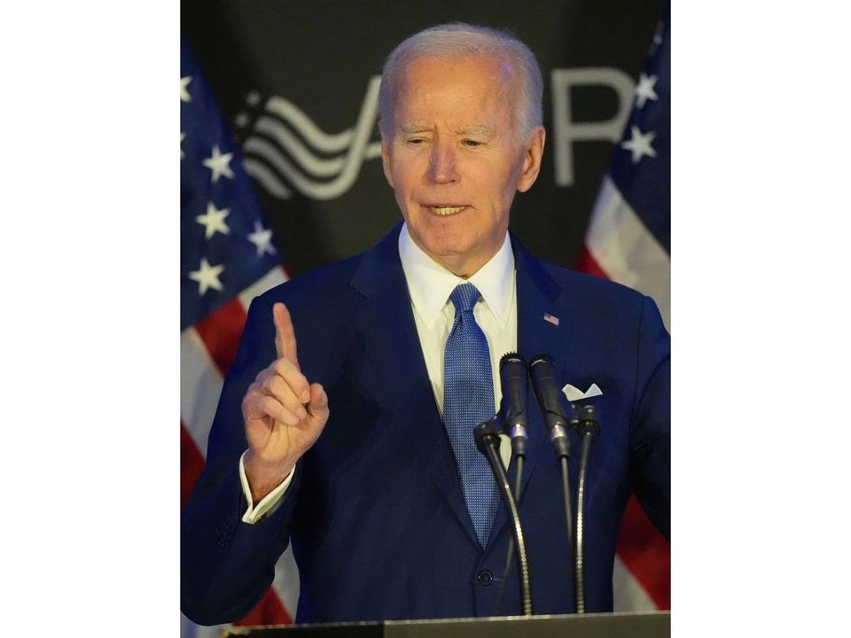 En su primera aparición en público desde que dejó la Casa Blanca, Joe Biden afirmó en una conferencia en Chicago que el gobierno de Donald Trump ha causado muchísimo daño a la seguridad social en menos de 100 días. ¿Por qué? Quieren destruirla para poder robarla. Foto 

