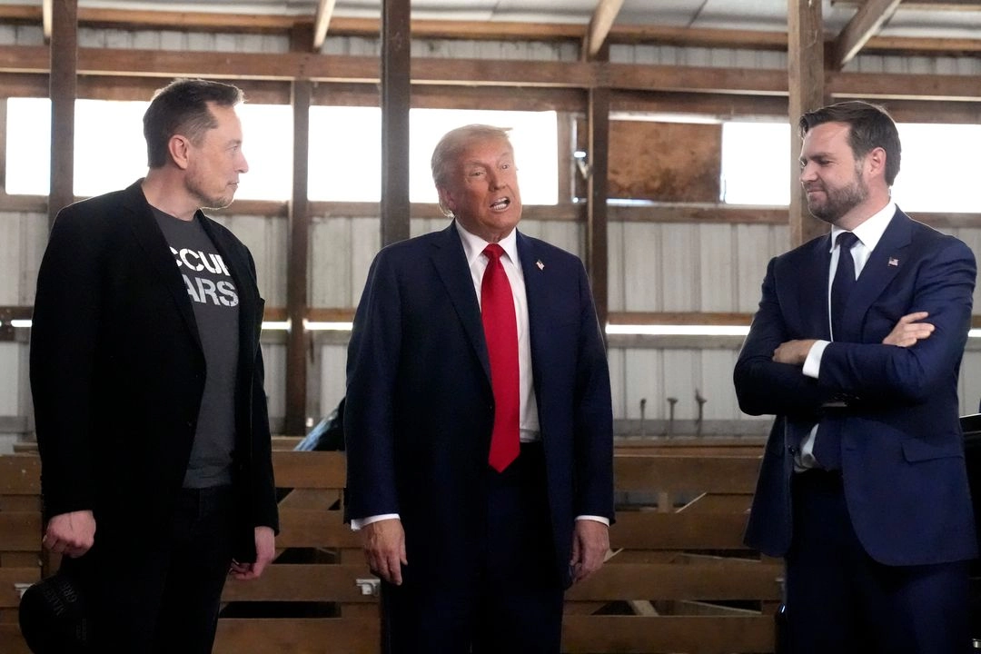 En una entrevista telefónica con NBC News, Trump declinó decir cuáles serían esas consecuencias y agregó que no había tenido conversaciones sobre si investigar a Musk.
