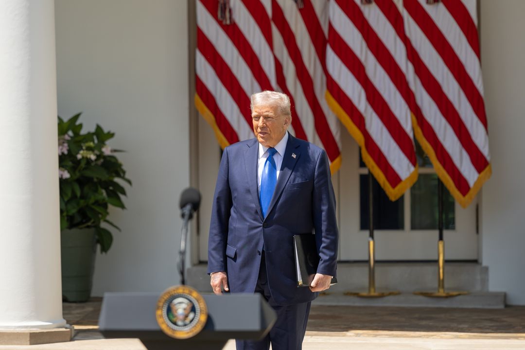 Trump sagt, er beantragt nicht das dritte Präsidentschaftsmandat, sondern um “vier große Jahre” zu treffen, um zu treffen