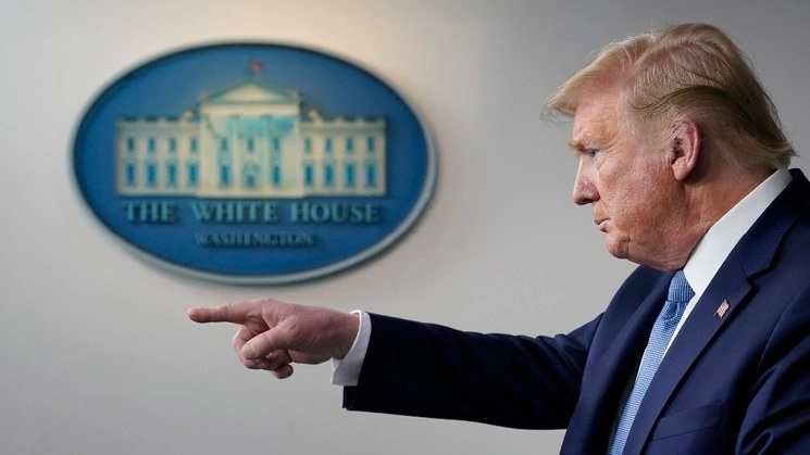 Estados Unidos en crisis y él celebrando su actuar. Foto Ap