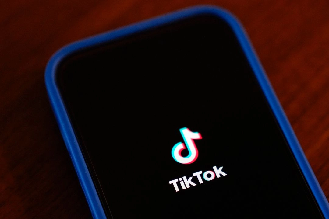 El presidente Donald Trump sugirió que podría extender el plazo para que el propietario chino de TikTok se deshaga de la popular aplicación de videos. Foto 