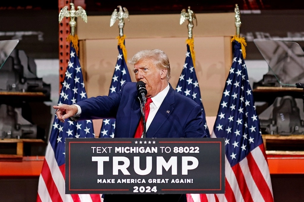 El magnate rechazó el debate del miércoles con sus compañeros y, en cambio, acudió a un acto sindical en Clinton, Michigan (imagen), al que no fue invitado. Foto Ap