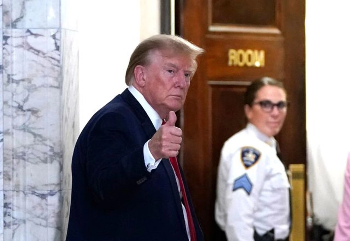 El presidente de EU, Donald Trump, ha hecho compras por más de 100 millones de dólares en bonos de empresas, estados y municipios, revelaron. Foto