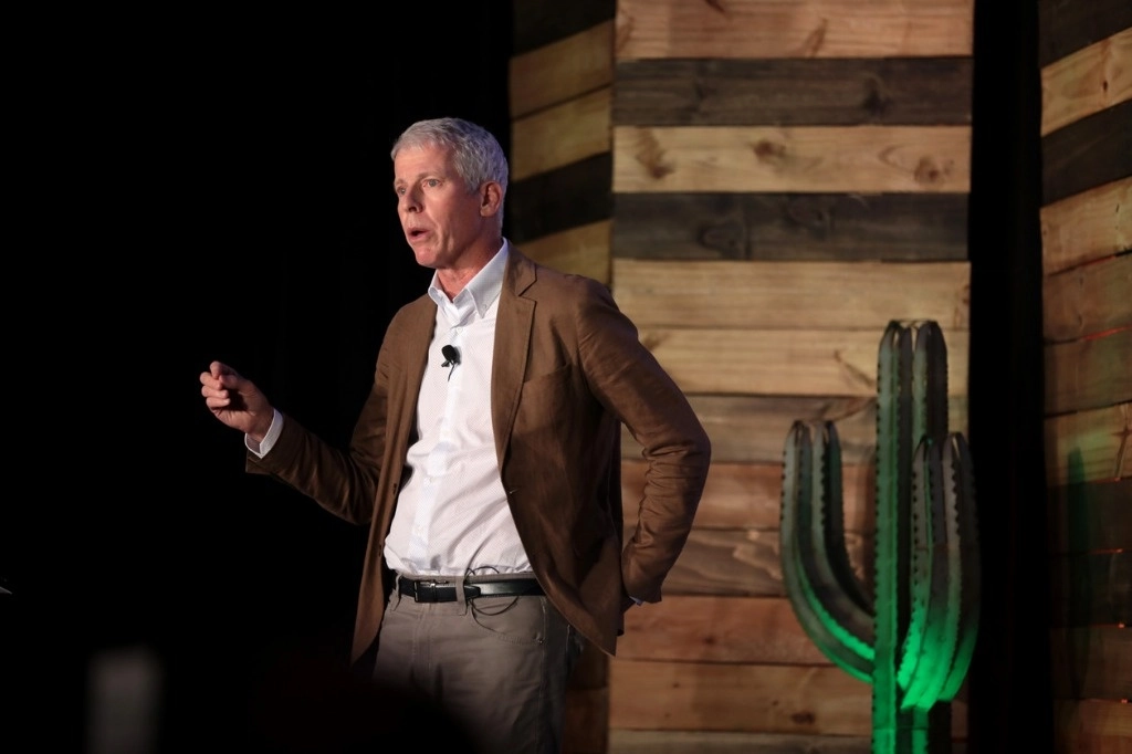 En una publicación de LinkedIn hace un año, Wright negó que hubiera una “crisis climática”. Foto tomada de X.