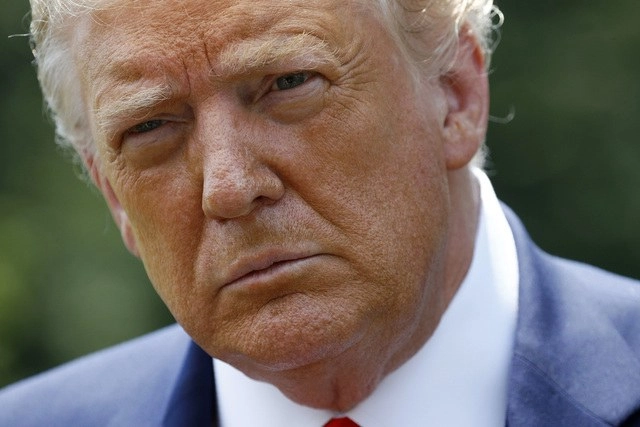 El presidente estadunidense, Donald Trump, minimizó una vez más la pandemia del coronavirus y pidió a los medios de comunicación concentrarse en los crecientes casos en México. Foto Ap 