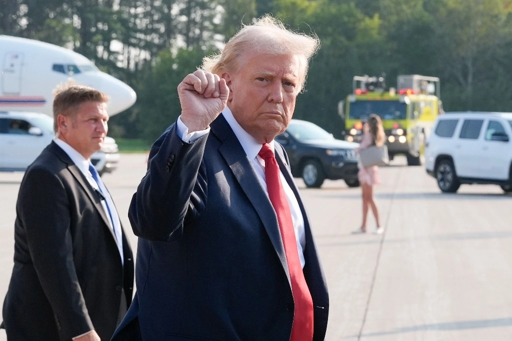 El candidato presidencial republicano y expresidente Donald Trump llega al aeropuerto regional de St. Cloud, el sábado 27 de julio de 2024, en St. Cloud, Minnesota Foto Ap