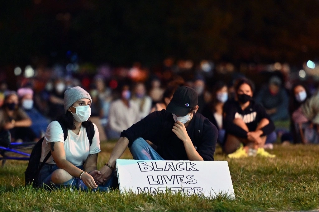Protesta en Nueva York contra los crímenes raciales cometidos por la policía de Estados Unidos. Foto Afp