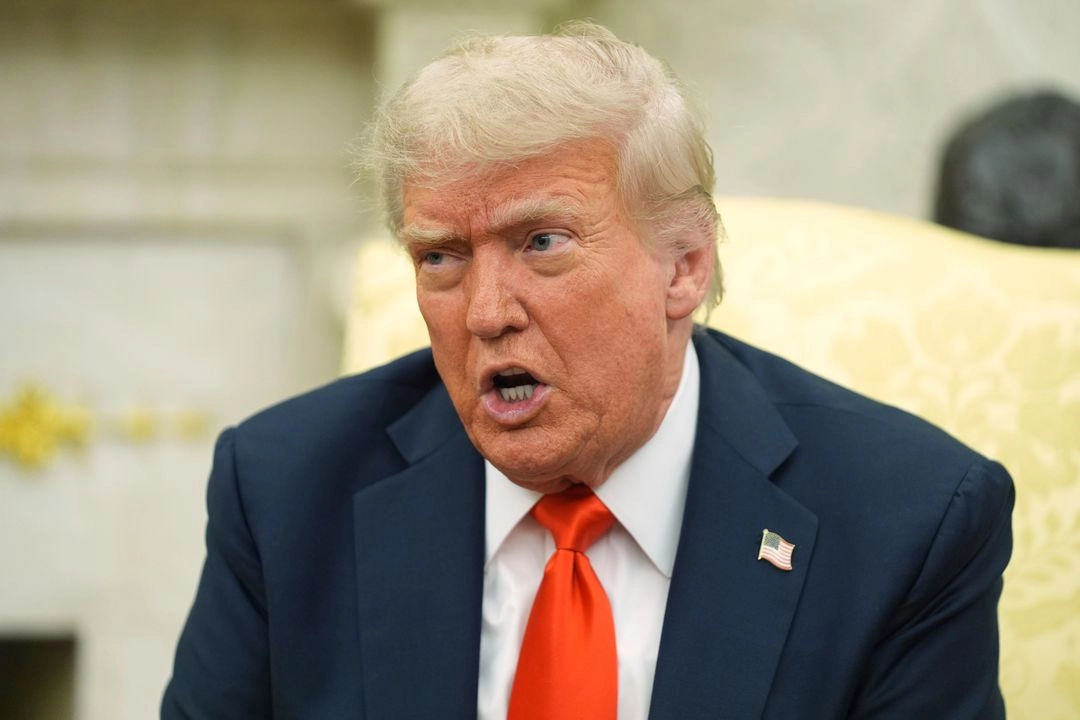 El presidente de EU,  Donald Trump, durante una reunión con el canciller alemán, Friedrich Merz, en la Oficina Oval de la Casa Blanca en Washington, el 5 de junio de 2025. Foto