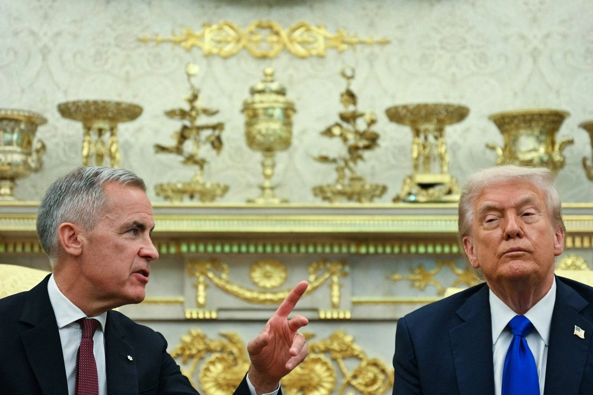 El presidente de Estados Unidos, Donald Trump, se reúne con el primer ministro canadiense, Mark Carney, en la Oficina Oval de la Casa Blanca en Washington, D.C., el 7 de octubre de 2025. Foto