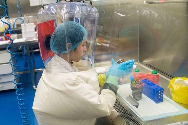 En el laboratorio P4 de Wuhan, China, en imagen del 23 de febrero de 2017. Foto Afp
