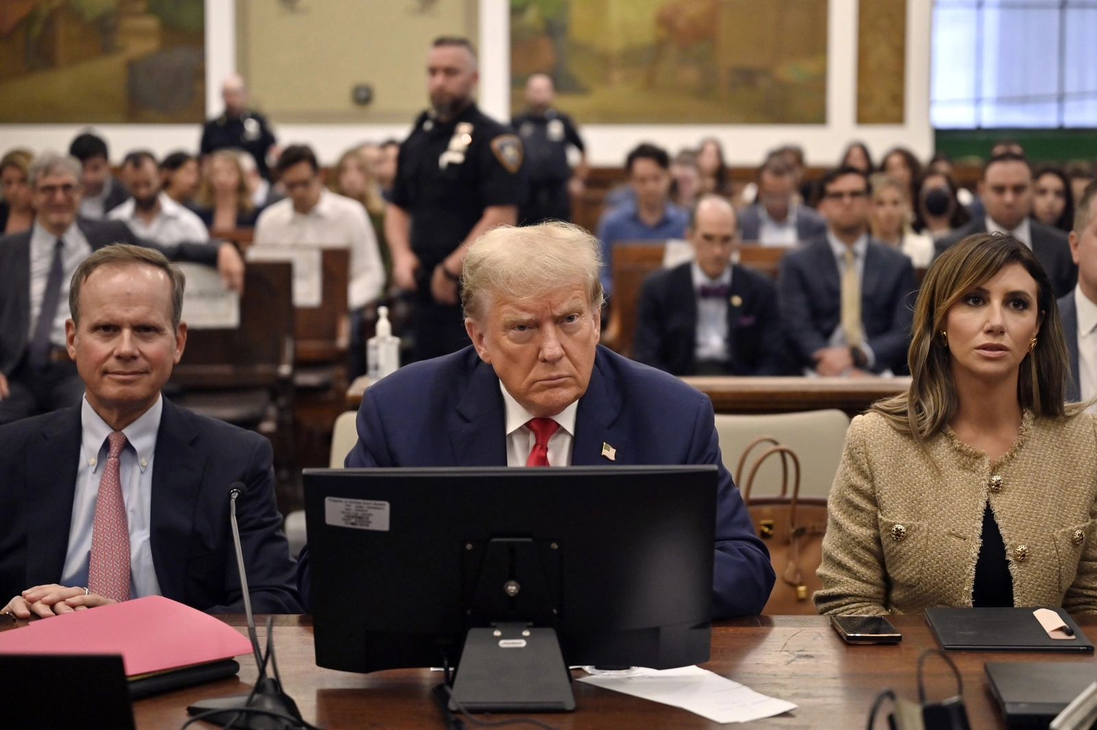 El ex presidente Donald Trump regresó al tribunal de la ciudad de Nueva York donde se le sigue juicio por acusaciones de fraude corporativo, el 4 de octubre de 2023. Foto Ap