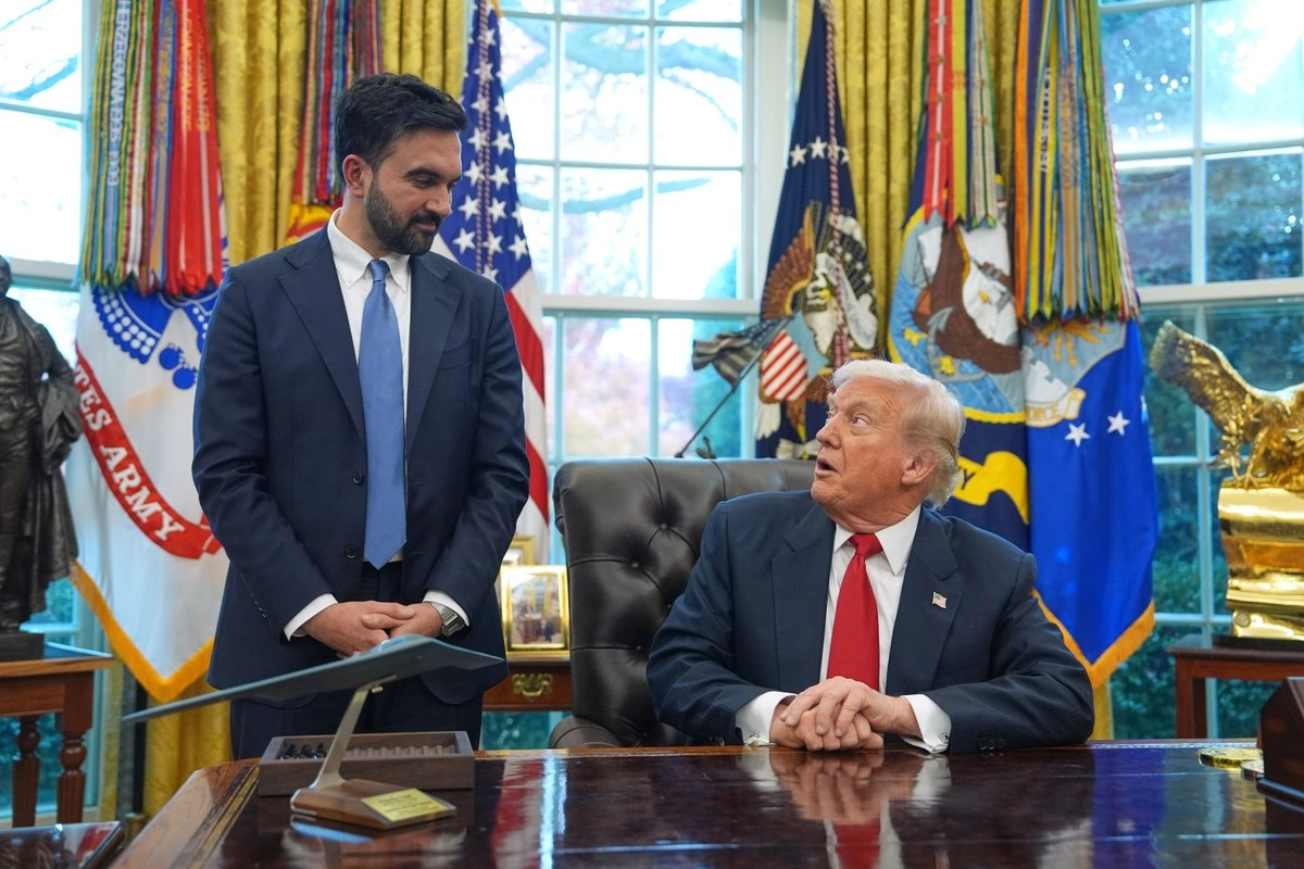 El presidente de EU, Donald Trump, conversa con el alcalde electo de la ciudad de Nueva York, Zohran Mamdani, en el Despacho Oval de la Casa Blanca, el 21 de noviembre de 2025. Foto 