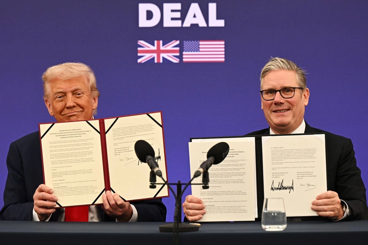El presidente de EU, Donald Trump, y el primer ministro británico, Keir Starmer, anunciaron un acuerdo entre ambos países durante una conferencia de prensa conjunta en Chequers, cerca de Aylesbury, Inglaterra, el 18 de septiembre de 2025. Foto 